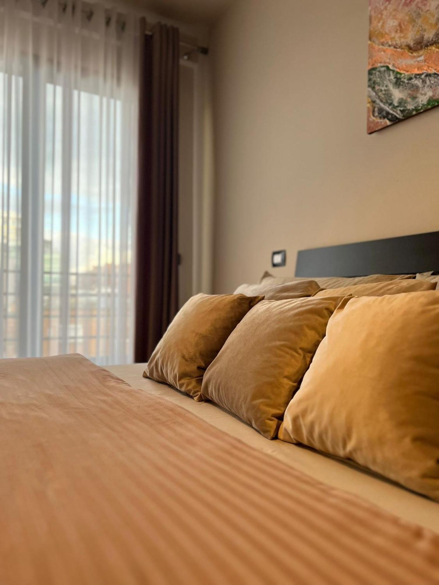 Nemis Apartments In The Centre Of Tirana Four Free Parking Extérieur photo