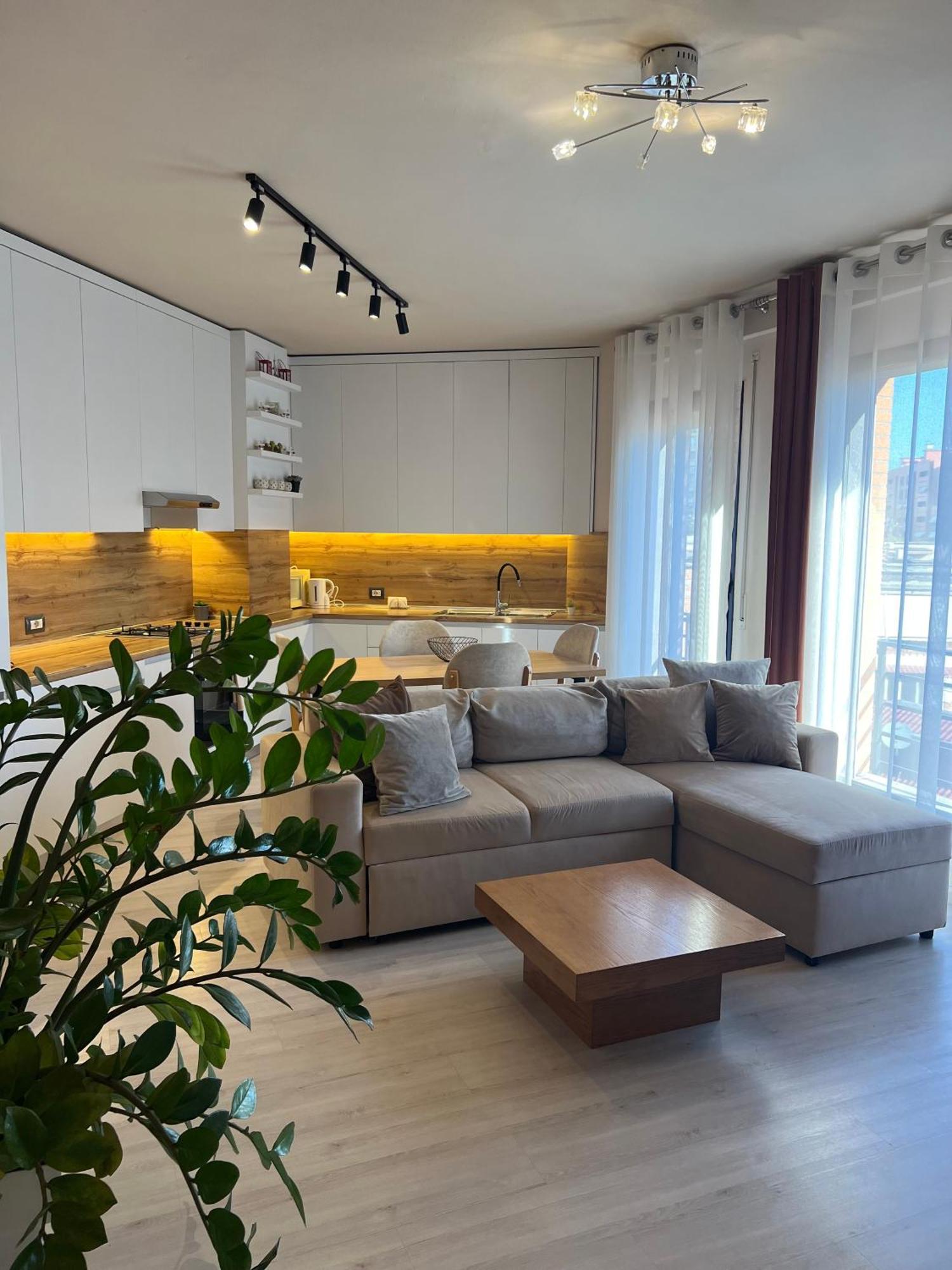 Nemis Apartments In The Centre Of Tirana Four Free Parking Extérieur photo